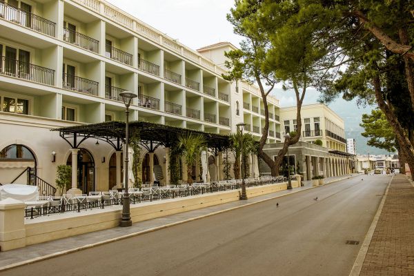 hotel-budva-jpg004219A4767-3B21-6A4D-8A49-37386B5CF89C.jpg