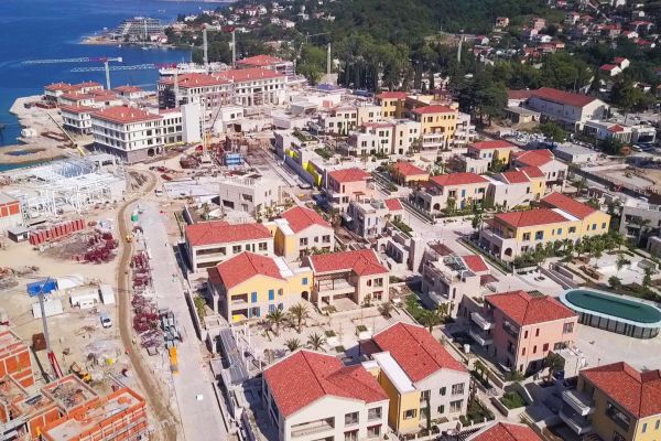 89982C05D-8473-CD54-B3F3-9FC28449C862.jpg